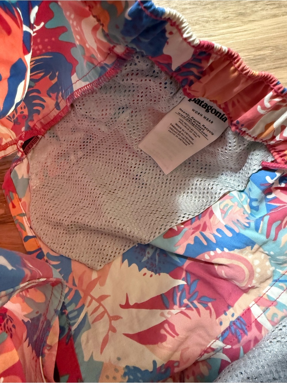 Patagonia Barely Baggies Shorts Women S Wild Waratah RF Pink Floral 2.5" - Picture 6 of 6